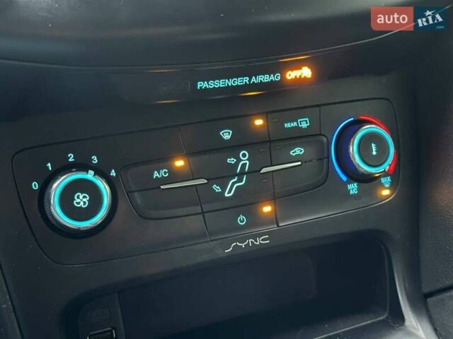 Белый Форд Фокус, объемом двигателя 2 л и пробегом 253 тыс. км за 7490 $, фото 13 на Automoto.ua