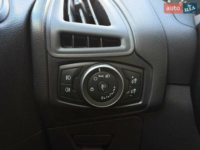 Белый Форд Фокус, объемом двигателя 1 л и пробегом 150 тыс. км за 8290 $, фото 19 на Automoto.ua