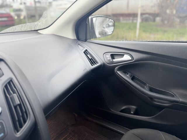 Белый Форд Фокус, объемом двигателя 2 л и пробегом 160 тыс. км за 3200 $, фото 15 на Automoto.ua