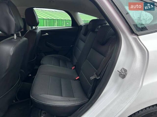 Белый Форд Фокус, объемом двигателя 1 л и пробегом 122 тыс. км за 9290 $, фото 9 на Automoto.ua