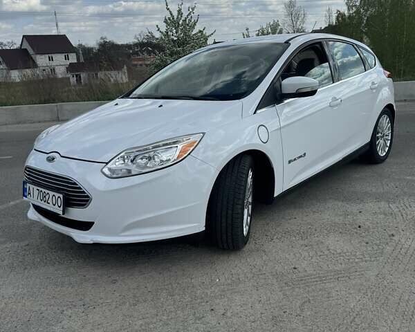 Белый Форд Фокус, объемом двигателя 0 л и пробегом 135 тыс. км за 6800 $, фото 2 на Automoto.ua