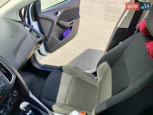 Белый Форд Фокус, объемом двигателя 1 л и пробегом 69 тыс. км за 8399 $, фото 20 на Automoto.ua
