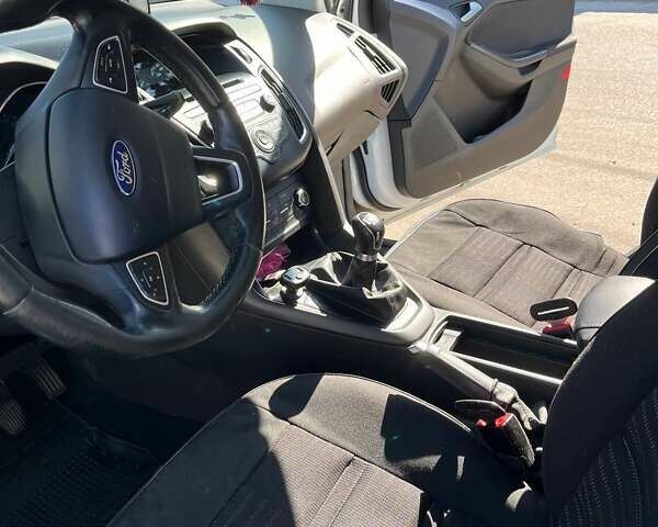 Форд Фокус 2015 у Києві на Automoto.ua Білий Форд Фокус, об'ємом двигуна 1 л та пробігом 175 тис. км за 6300 $, фото 7 на Automoto.ua