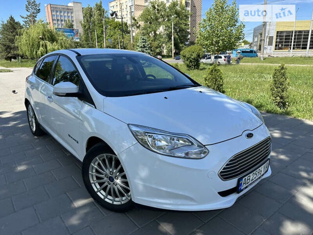 Белый Форд Фокус, объемом двигателя 0 л и пробегом 70 тыс. км за 7250 $, фото 3 на Automoto.ua