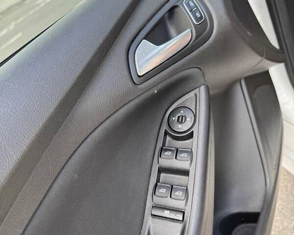 Форд Фокус 2015 у Києві на Automoto.ua Білий Форд Фокус, об'ємом двигуна 2 л та пробігом 98 тис. км за 8900 $, фото 9 на Automoto.ua