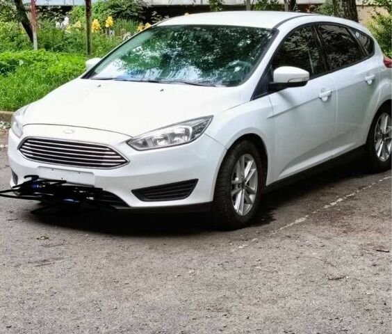 Белый Форд Фокус, объемом двигателя 2 л и пробегом 207 тыс. км за 7700 $, фото 5 на Automoto.ua