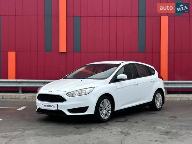Белый Форд Фокус, объемом двигателя 1 л и пробегом 122 тыс. км за 9290 $, фото 3 на Automoto.ua