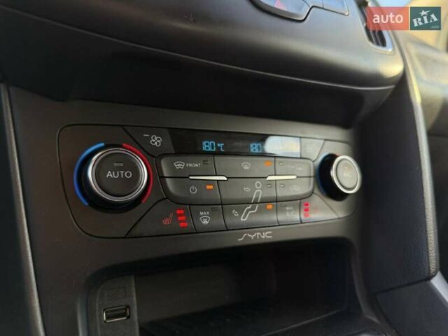 Белый Форд Фокус, объемом двигателя 1 л и пробегом 150 тыс. км за 8290 $, фото 17 на Automoto.ua