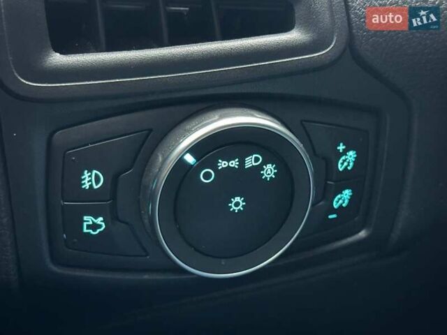 Белый Форд Фокус, объемом двигателя 2 л и пробегом 253 тыс. км за 7490 $, фото 15 на Automoto.ua