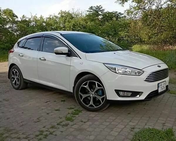 Білий Форд Фокус, об'ємом двигуна 2 л та пробігом 186 тис. км за 4350 $, фото 6 на Automoto.ua