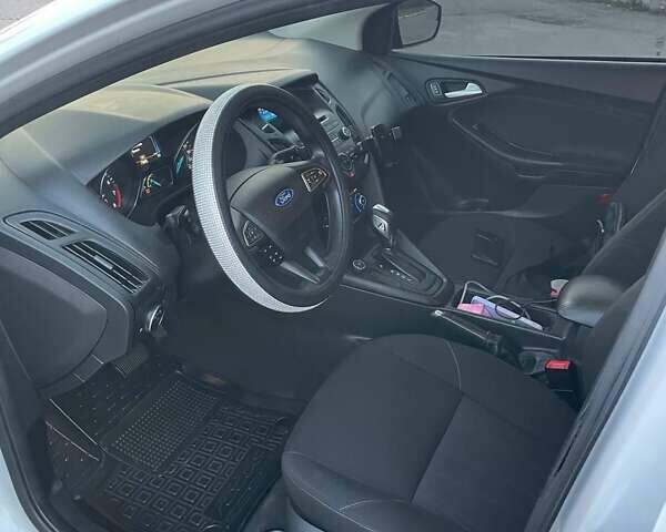 Білий Форд Фокус, об'ємом двигуна 2 л та пробігом 155 тис. км за 8500 $, фото 3 на Automoto.ua