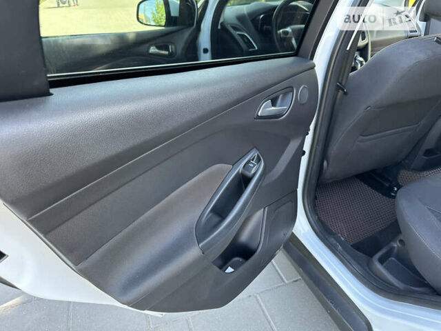 Белый Форд Фокус, объемом двигателя 0 л и пробегом 70 тыс. км за 7250 $, фото 31 на Automoto.ua