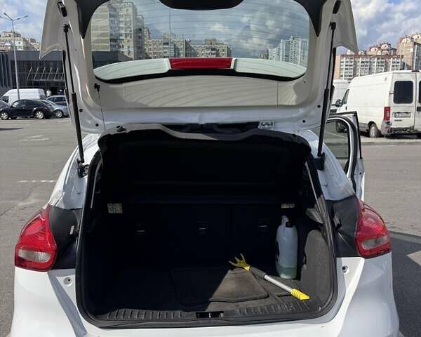 Форд Фокус 2015 у Києві на Automoto.ua Білий Форд Фокус, об'ємом двигуна 2 л та пробігом 98 тис. км за 8900 $, фото 13 на Automoto.ua