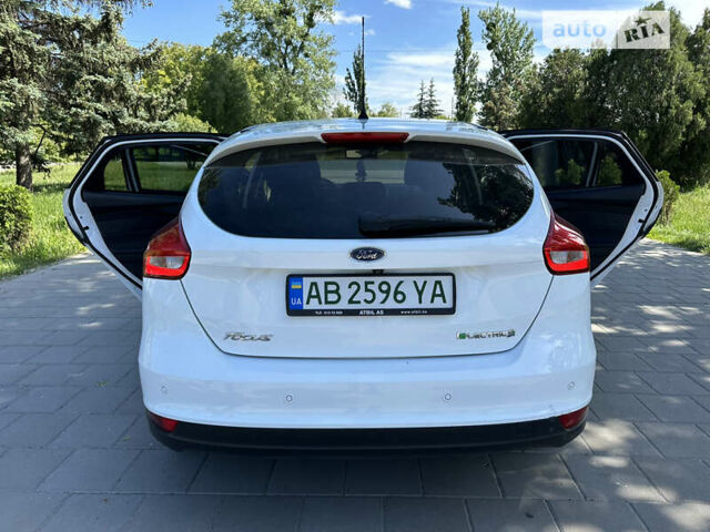 Белый Форд Фокус, объемом двигателя 0 л и пробегом 70 тыс. км за 7250 $, фото 64 на Automoto.ua