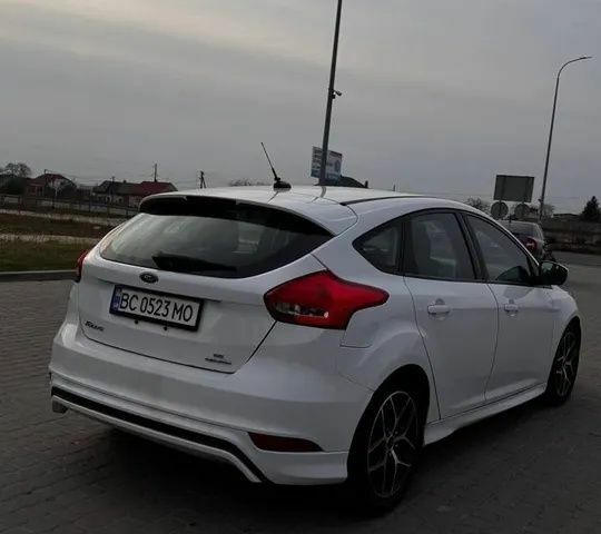 Белый Форд Фокус, объемом двигателя 2 л и пробегом 113 тыс. км за 7000 $, фото 6 на Automoto.ua