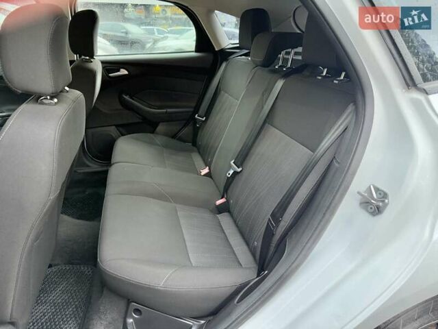 Белый Форд Фокус, объемом двигателя 2 л и пробегом 194 тыс. км за 7700 $, фото 9 на Automoto.ua