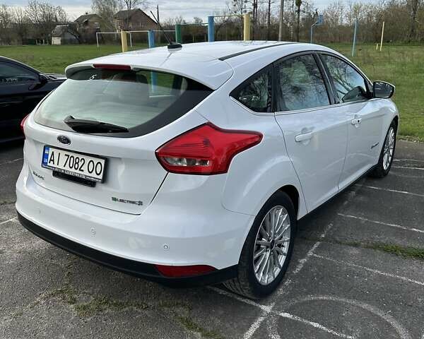 Белый Форд Фокус, объемом двигателя 0 л и пробегом 135 тыс. км за 6800 $, фото 11 на Automoto.ua