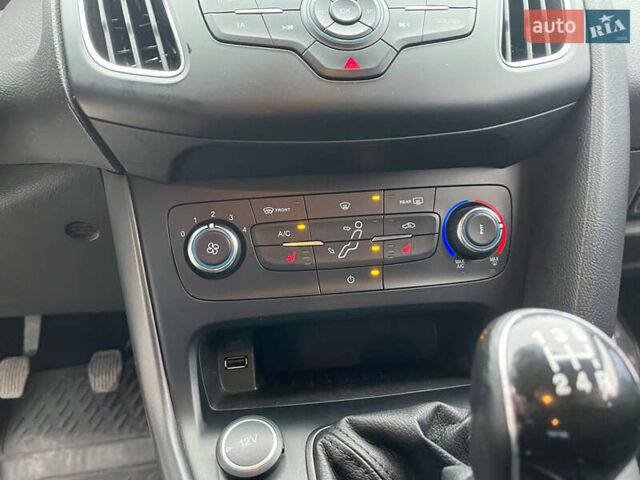 Белый Форд Фокус, объемом двигателя 1 л и пробегом 213 тыс. км за 6200 $, фото 22 на Automoto.ua