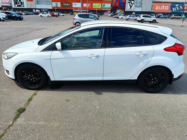 Белый Форд Фокус, объемом двигателя 1 л и пробегом 69 тыс. км за 8399 $, фото 8 на Automoto.ua