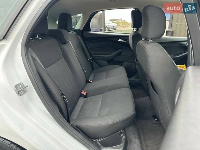 Белый Форд Фокус, объемом двигателя 2 л и пробегом 253 тыс. км за 6990 $, фото 10 на Automoto.ua