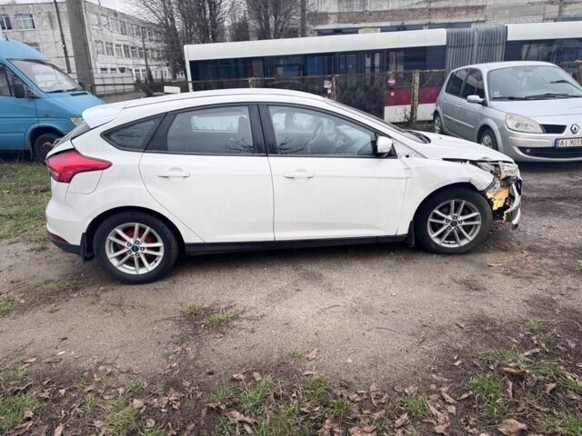 Белый Форд Фокус, объемом двигателя 2 л и пробегом 160 тыс. км за 3200 $, фото 6 на Automoto.ua