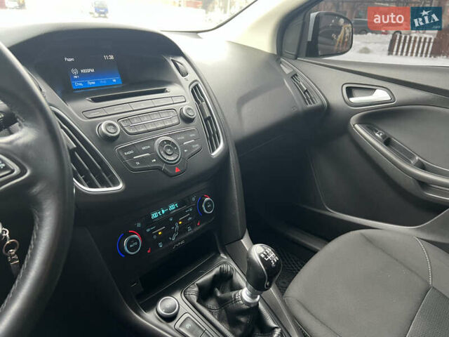 Белый Форд Фокус, объемом двигателя 1 л и пробегом 114 тыс. км за 7500 $, фото 31 на Automoto.ua