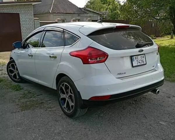 Білий Форд Фокус, об'ємом двигуна 2 л та пробігом 186 тис. км за 4350 $, фото 4 на Automoto.ua