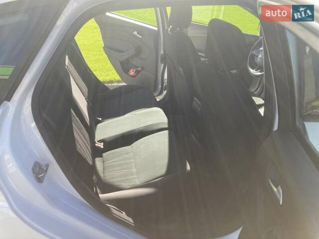 Белый Форд Фокус, объемом двигателя 2 л и пробегом 173 тыс. км за 8400 $, фото 17 на Automoto.ua