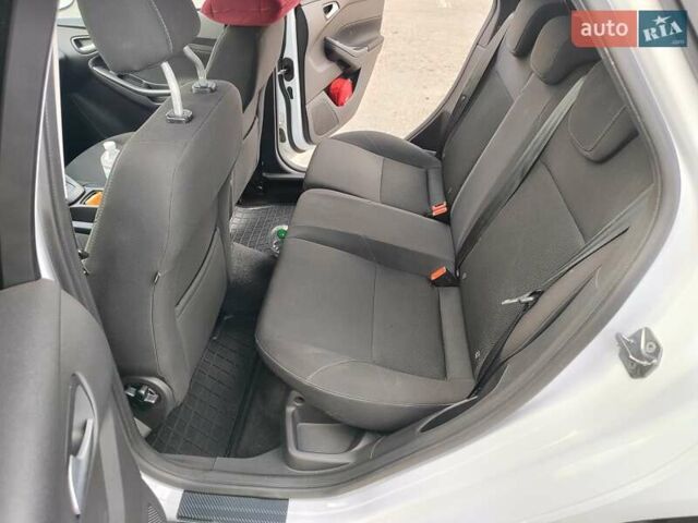 Белый Форд Фокус, объемом двигателя 1 л и пробегом 69 тыс. км за 8399 $, фото 15 на Automoto.ua