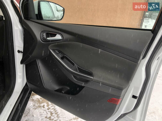 Білий Форд Фокус, об'ємом двигуна 2 л та пробігом 176 тис. км за 7800 $, фото 38 на Automoto.ua