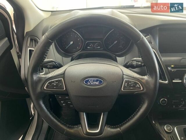 Білий Форд Фокус, об'ємом двигуна 2 л та пробігом 200 тис. км за 7990 $, фото 38 на Automoto.ua