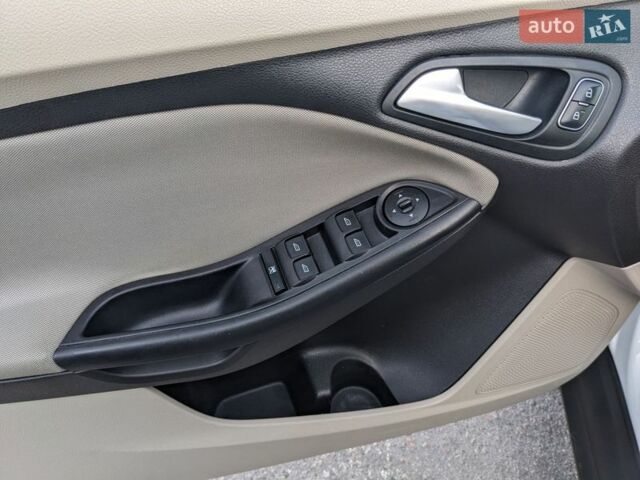 Білий Форд Фокус, об'ємом двигуна 1 л та пробігом 90 тис. км за 7300 $, фото 19 на Automoto.ua