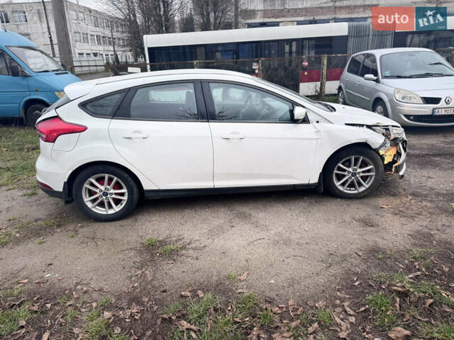 Белый Форд Фокус, объемом двигателя 2 л и пробегом 160 тыс. км за 3200 $, фото 7 на Automoto.ua