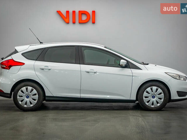 Білий Форд Фокус, об'ємом двигуна 1 л та пробігом 88 тис. км за 9788 $, фото 3 на Automoto.ua