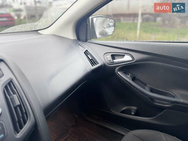 Белый Форд Фокус, объемом двигателя 2 л и пробегом 160 тыс. км за 3200 $, фото 15 на Automoto.ua