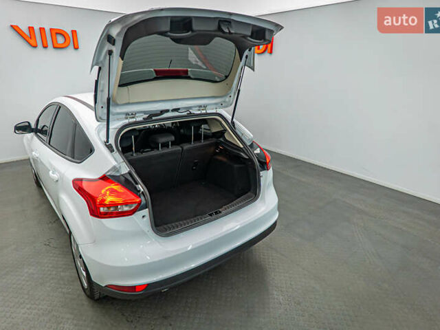 Білий Форд Фокус, об'ємом двигуна 1 л та пробігом 88 тис. км за 9788 $, фото 6 на Automoto.ua