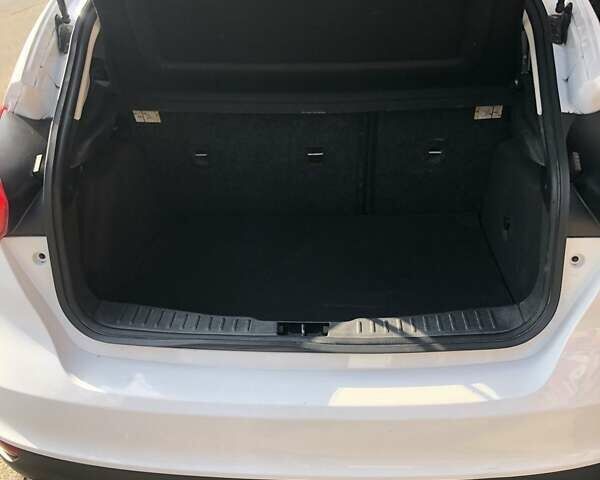 Білий Форд Фокус, об'ємом двигуна 2 л та пробігом 168 тис. км за 8500 $, фото 3 на Automoto.ua