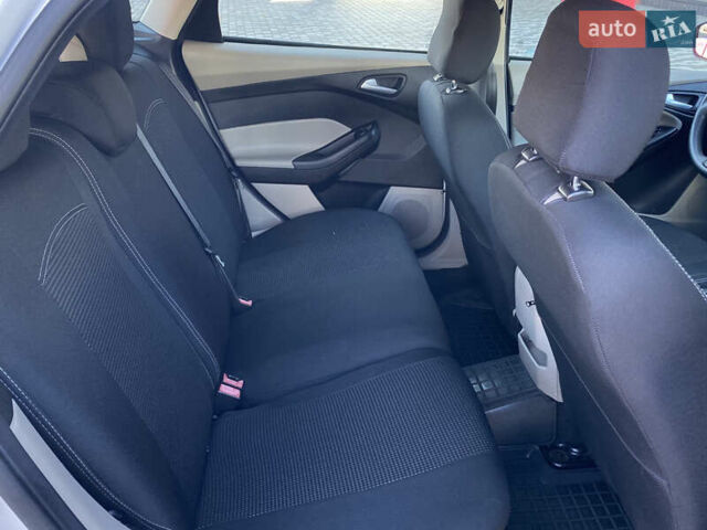 Білий Форд Фокус, об'ємом двигуна 2 л та пробігом 163 тис. км за 8300 $, фото 26 на Automoto.ua