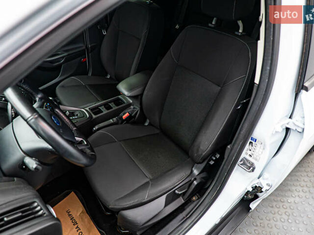 Белый Форд Фокус, объемом двигателя 1 л и пробегом 80 тыс. км за 10367 $, фото 8 на Automoto.ua