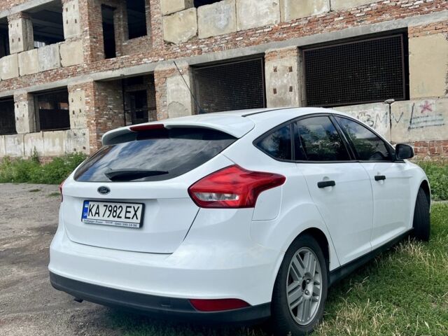 Білий Форд Фокус, об'ємом двигуна 1 л та пробігом 170 тис. км за 5800 $, фото 3 на Automoto.ua
