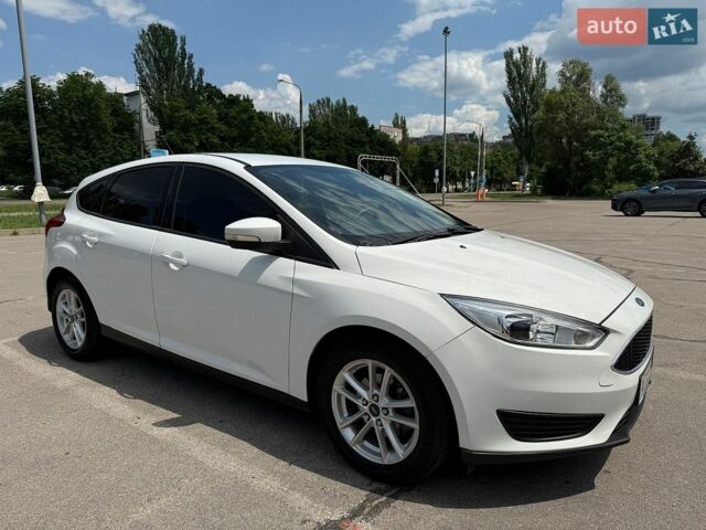 Белый Форд Фокус, объемом двигателя 2 л и пробегом 130 тыс. км за 8500 $, фото 9 на Automoto.ua