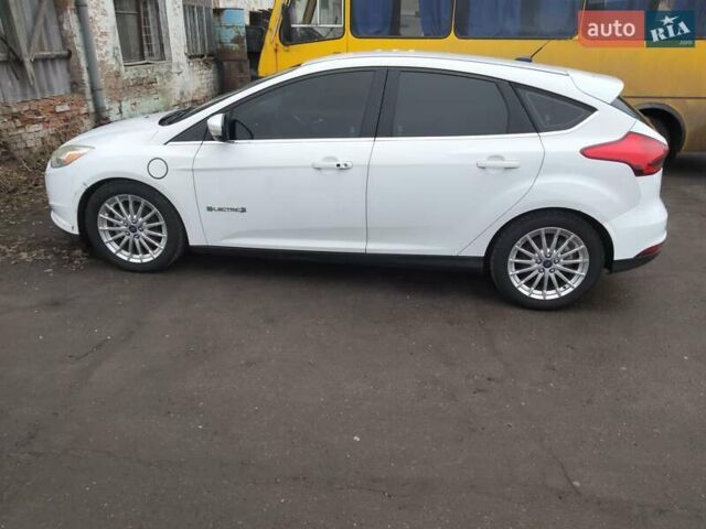 Белый Форд Фокус, объемом двигателя 0 л и пробегом 75 тыс. км за 6700 $, фото 5 на Automoto.ua