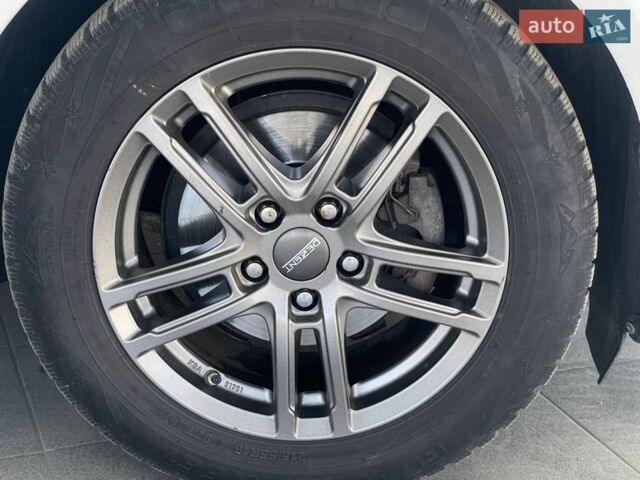 Білий Форд Фокус, об'ємом двигуна 2 л та пробігом 200 тис. км за 7990 $, фото 16 на Automoto.ua