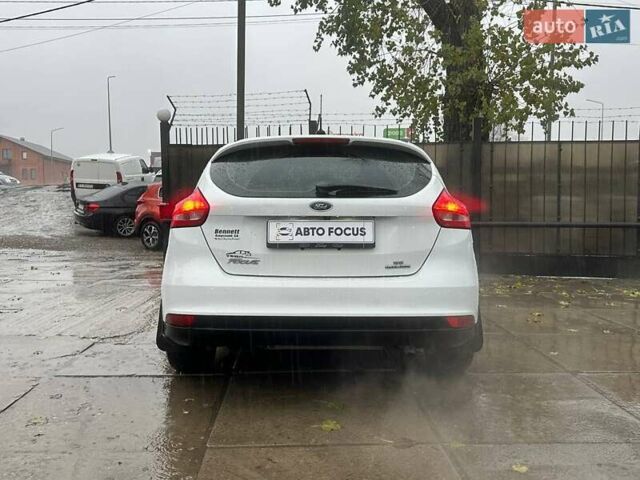 Белый Форд Фокус, объемом двигателя 2 л и пробегом 253 тыс. км за 7490 $, фото 5 на Automoto.ua