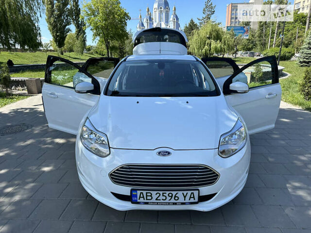 Белый Форд Фокус, объемом двигателя 0 л и пробегом 70 тыс. км за 7250 $, фото 57 на Automoto.ua