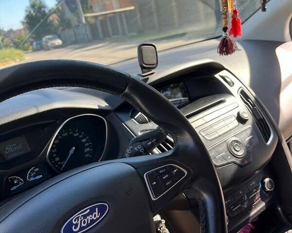 Форд Фокус 2015 у Києві на Automoto.ua Білий Форд Фокус, об'ємом двигуна 1 л та пробігом 175 тис. км за 6300 $, фото 6 на Automoto.ua