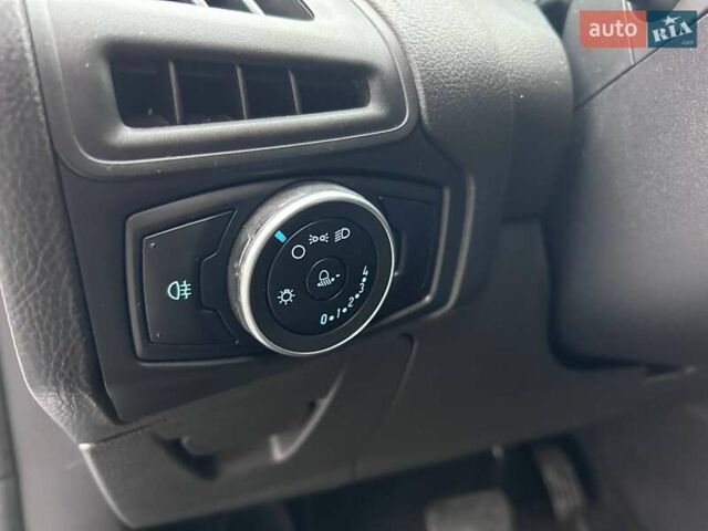 Белый Форд Фокус, объемом двигателя 1 л и пробегом 122 тыс. км за 9290 $, фото 15 на Automoto.ua