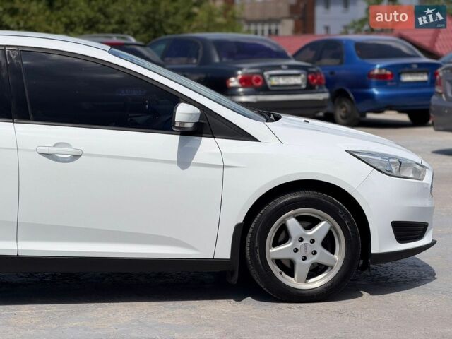 Білий Форд Фокус, об'ємом двигуна 1 л та пробігом 180 тис. км за 5999 $, фото 9 на Automoto.ua