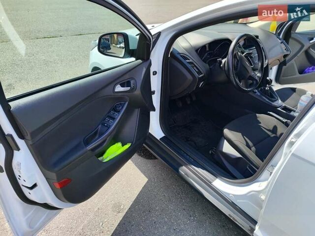 Белый Форд Фокус, объемом двигателя 1 л и пробегом 69 тыс. км за 8399 $, фото 16 на Automoto.ua