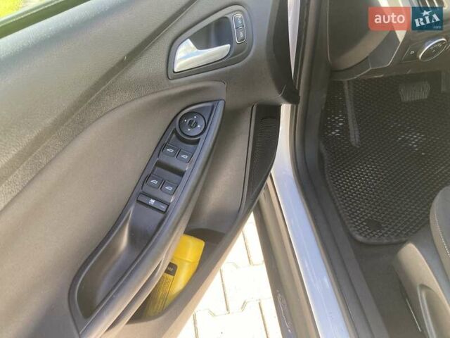 Белый Форд Фокус, объемом двигателя 2 л и пробегом 173 тыс. км за 8400 $, фото 12 на Automoto.ua